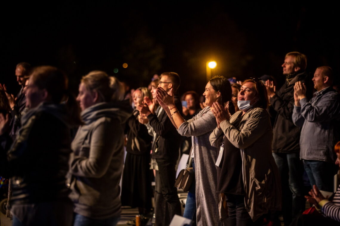 Zdjęcie dla artykułu Emocje i gorące przyjęcie tyskiej publiczności "Skazanego na bluesa" w plenerze