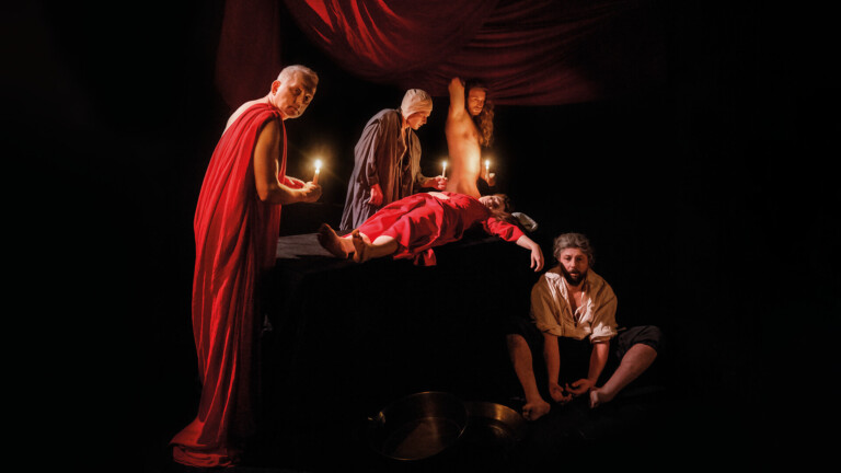 Między nogami Leny, czyli „Zaśnięcie Najświętszej Marii Panny” według Caravaggia