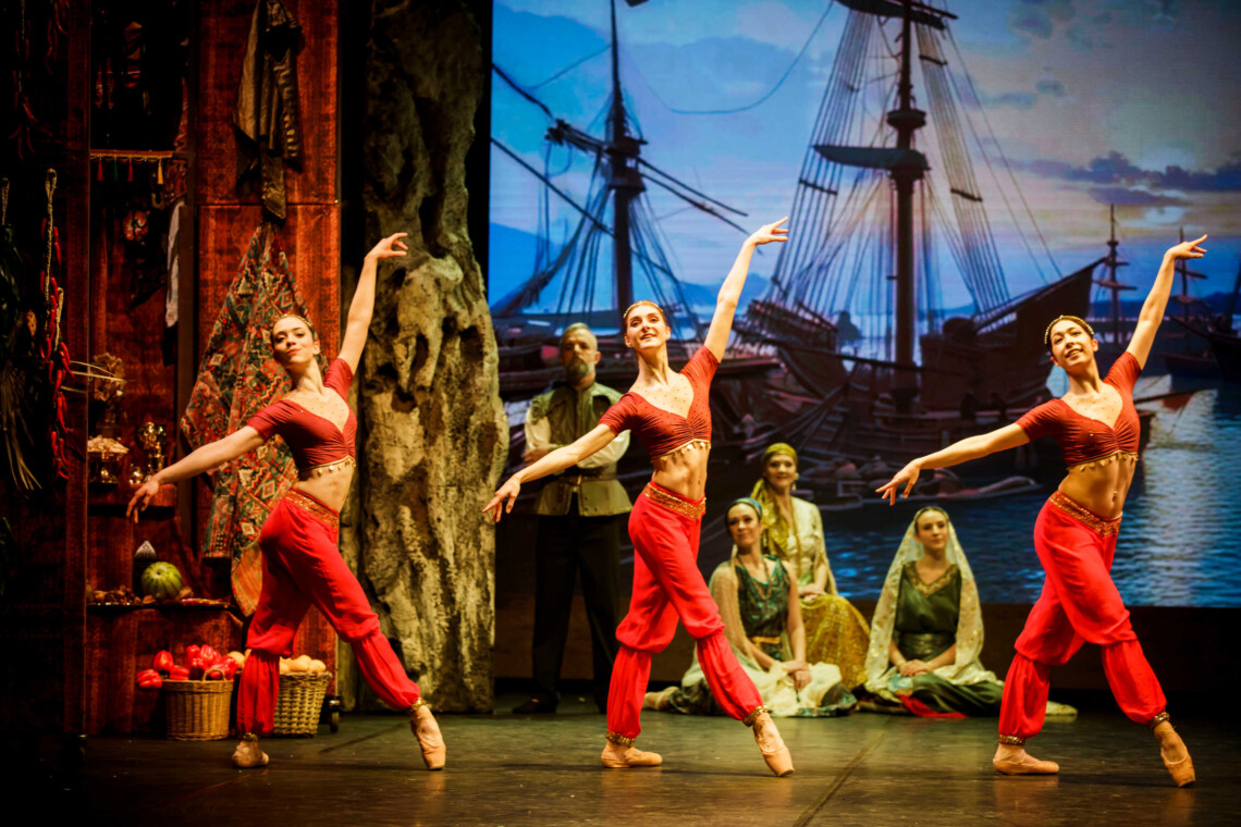 Zdjęcie  z spektaklu Korsarz 