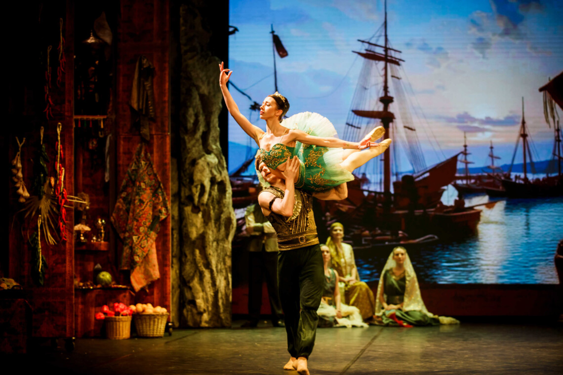 Zdjęcie  z spektaklu Korsarz 